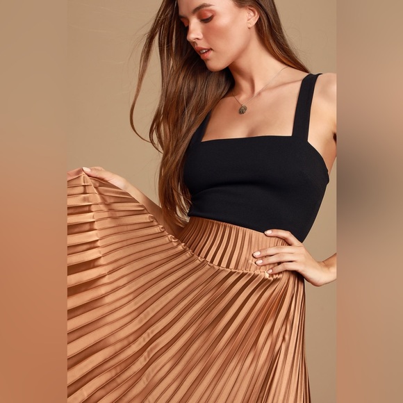 Gold Pleated Midi Skirt - Picture 2 of 10